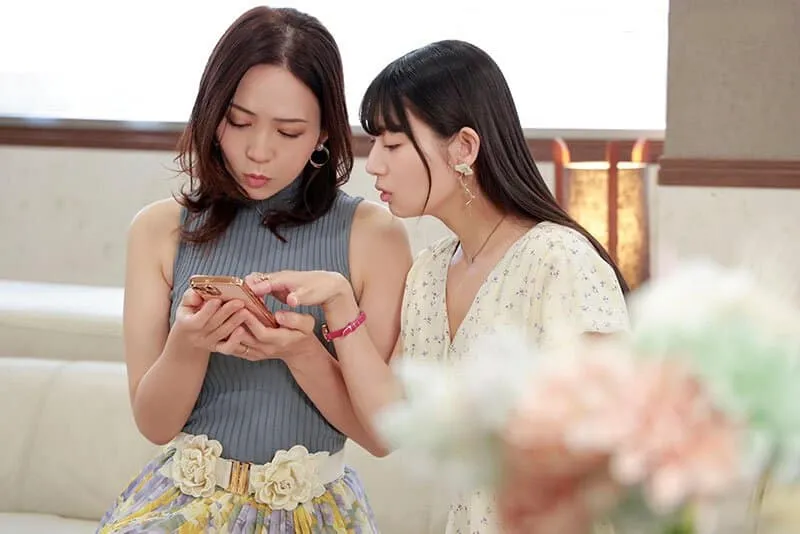 Người phụ nữ có ông chồng rủ cô bạn thân cùng cắm sừng với trai trẻ qua mạng