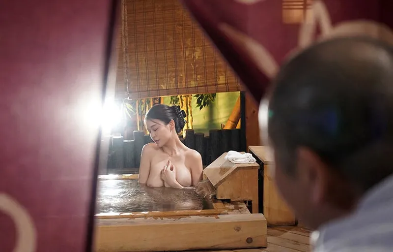 Bạn gái của con trai bị bố anh xã nhìn trộm khi đang tắm rồi xxx đến mang thai